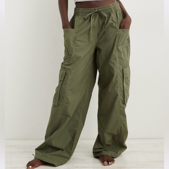 Aerie Women’s High Waisted Go-For-It Olive Fun Baggy Cargo Pants Size Small - Picture 2 of 11